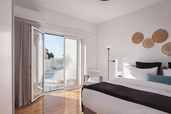 Kurz pečení s Mari Peče nabízí pokoje v řecké vile nedaleko Athén s výhledem na soukromý bazén.