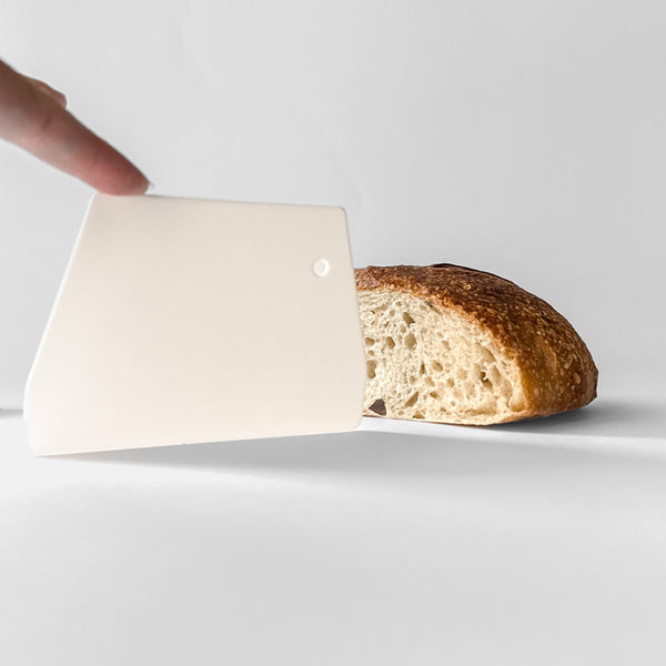 Ergonomická plastová kuchyňská stěrka – bílá