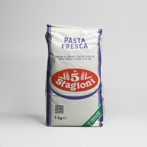 Pytel kvalitní italské mouky na těstoviny i máslové pečivo Pasta Fresca od Le 5 Stagioni.