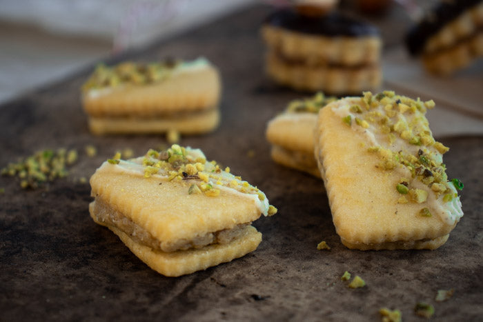 Vanilkové linecké cukroví z pudinku s pistáciovým krémem