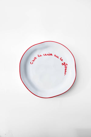 Designový kameninový moučníkový talíř s francouzským nápisem.