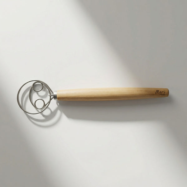 Dánská metla s dlouhou dřevěnou rukojetí na těsto