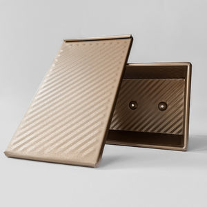 Designová retro forma na toastový chléb s víkem z uhlíkové oceli.