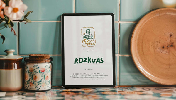 Hero obrázek s motivem e-booku Krm kvas jako profík – e-book o krmení kvasu a domácím pečení od vyučené pekařky.