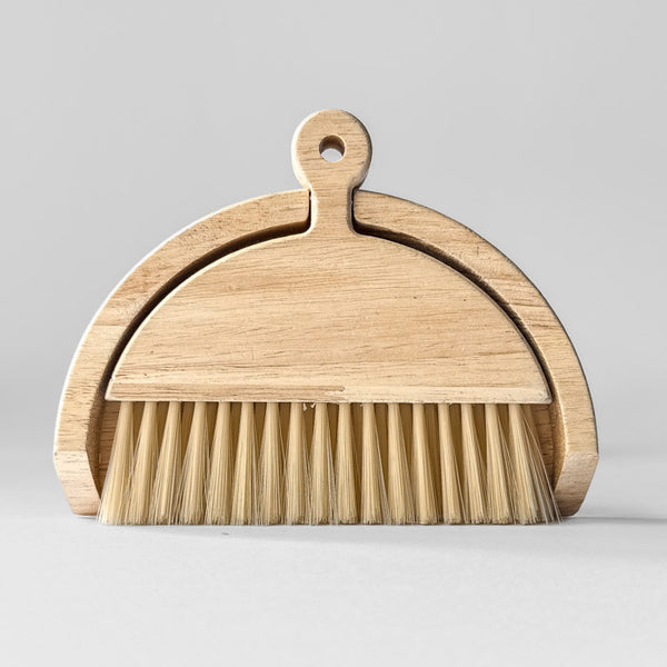 Dřevěný smetáček a lopatka v japonském stylu