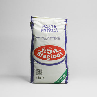Pytel kvalitní italské mouky na těstoviny i máslové pečivo Pasta Fresca od Le 5 Stagioni.