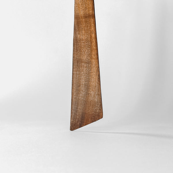 Minimalistická obracečka z teakového dřeva