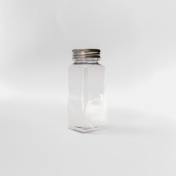 Plastic spice bottle with metal cap – with labels, 11 × 4 cm