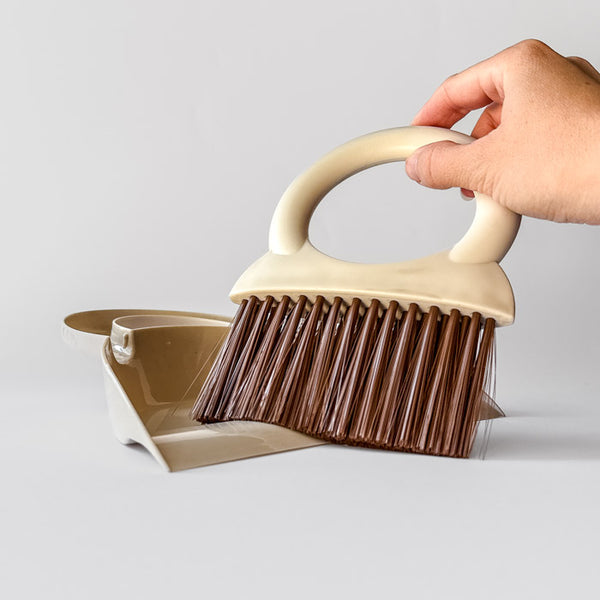 Malý smetáček a lopatka do kuchyně